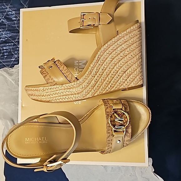 BRAND NEW Michael Kors Wedge Espadrille - Picture 4 of 5